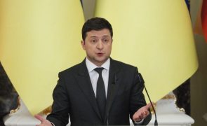 Presidente da Ucrânia dirige-se a líderes da UE por videoconferência