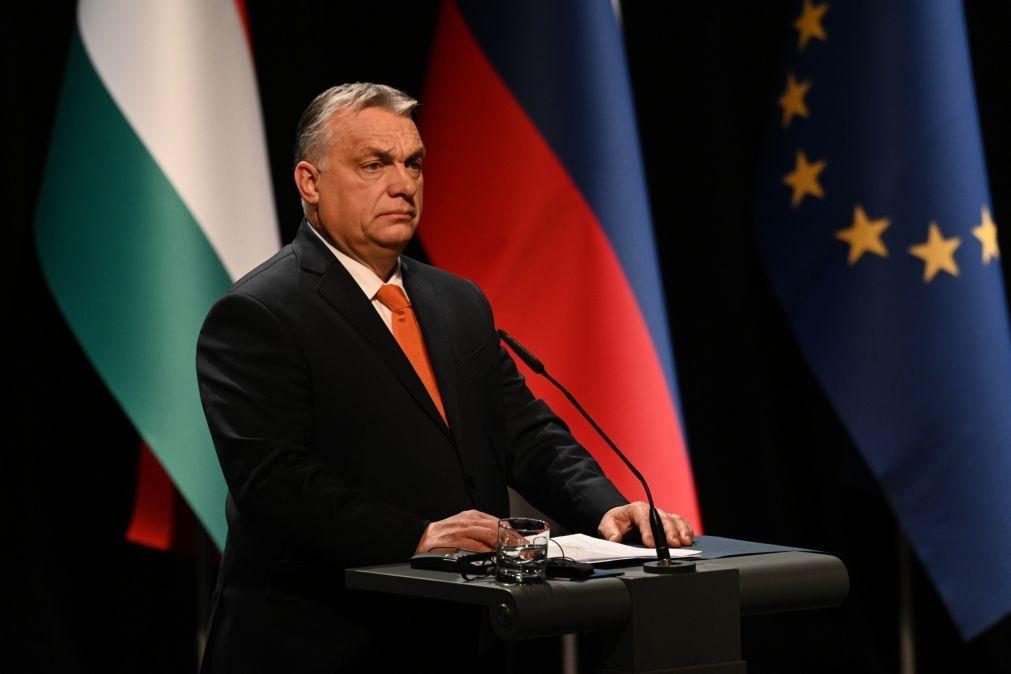 Ucrânia: Hungria anuncia que vai receber e proteger refugiados da invasão russa
