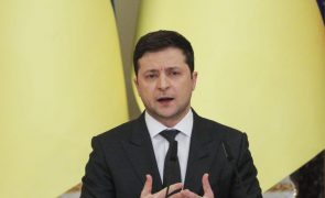 Ucrânia: Zelensky garante que continua firme em vídeo gravado em Kiev
