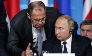 Ucrânia: Reino Unido congela bens de Putin e do ministro Lavrov