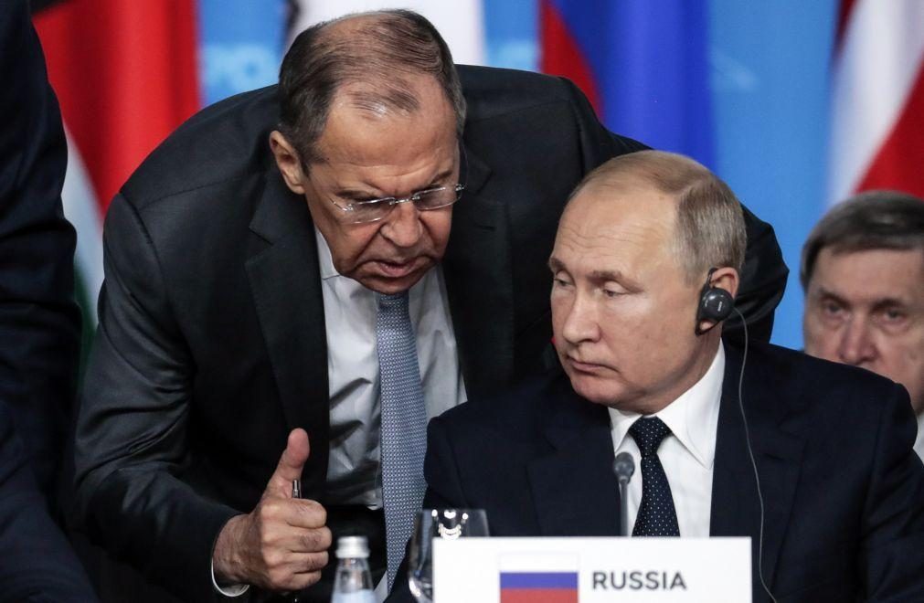 Ucrânia: Reino Unido congela bens de Putin e do ministro Lavrov