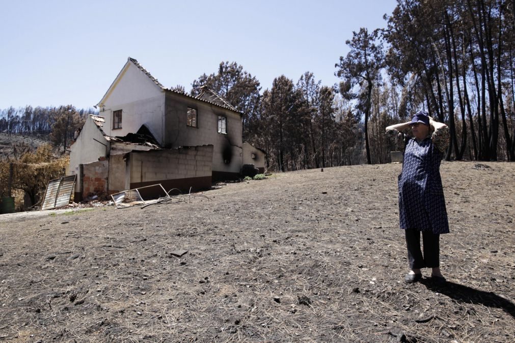 Quatro das 61 casas atingidas pelo fogo no centro do país recuperadas