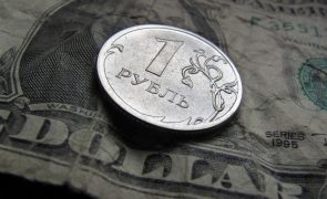 Rússia proíbe residentes de transferir divisas para o estrangeiro