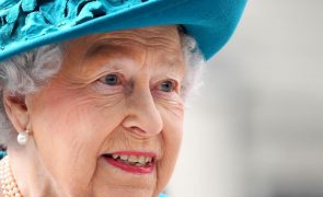 Rainha Isabel II voltou ao trabalho após infeção com covid-19
