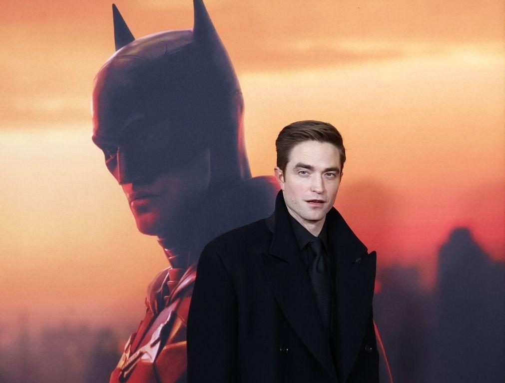 Robert Pattinson assume papel de Batman em estreia na quinta-feira