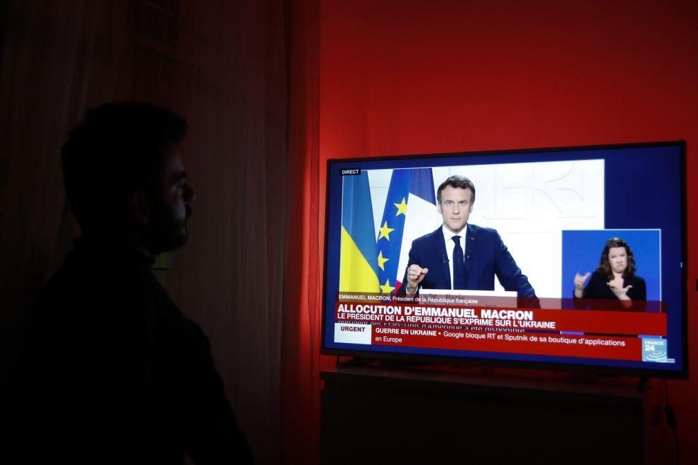 Emmanuel Macron condena mentiras de Moscovo e anuncia 