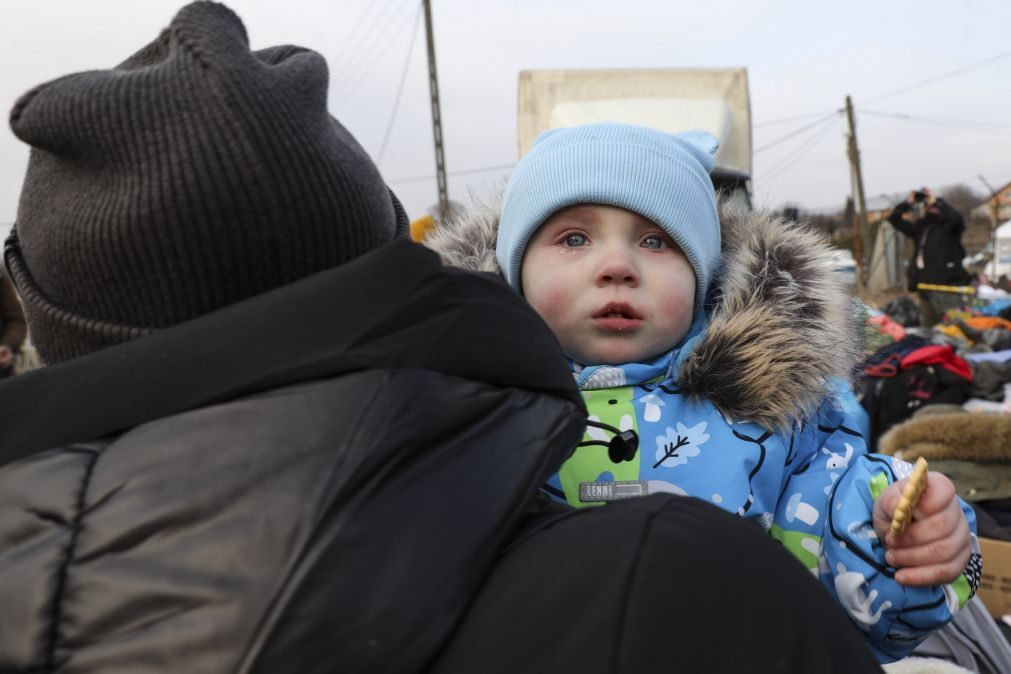 Ucrânia: Conflito provocou mais de meio milhão de crianças refugiadas numa semana