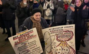 Sobrevivente da 2ª Guerra Mundial detida por se manifestar na Rússia