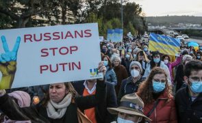 Ucrânia: Centenas de pessoas participaram em cordão humano na embaixada dos EUA