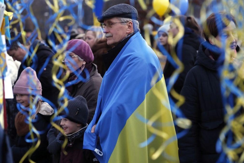 Ucrânia: Cerca de 30 mil pessoas manifestam-se na Letónia contra invasão russa