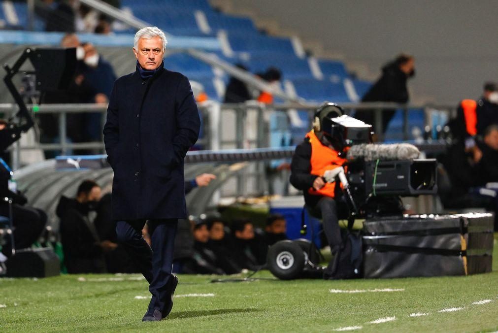 Ucrânia: Roma de Mourinho doa roupas e faz leilões para angariar fundos