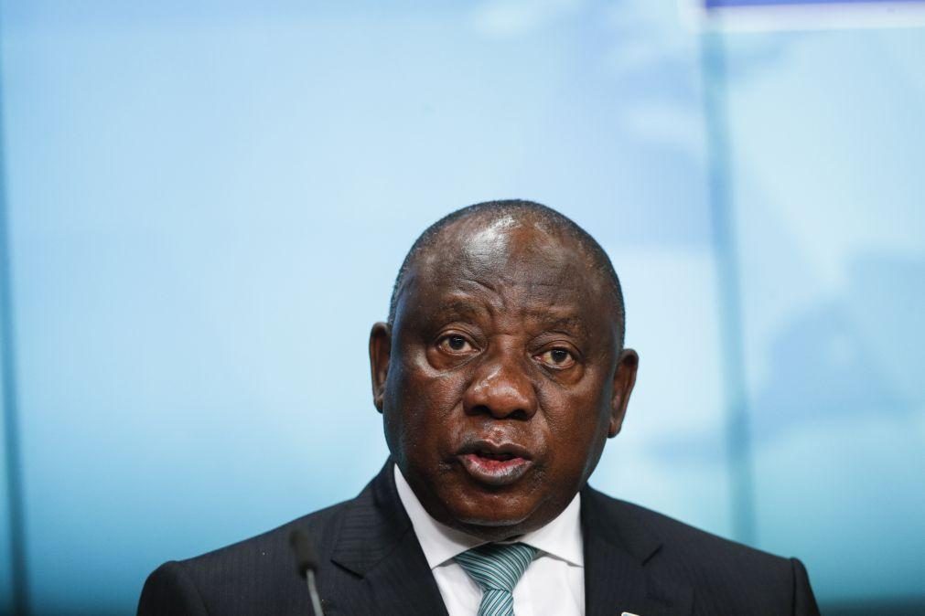 Ucrânia: África do Sul está do lado da paz e apela à mediação da ONU