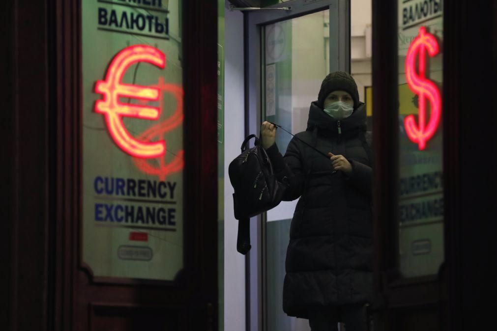Ucrânia: Rublo desvaloriza-se mais de 60% desde 24 de fevereiro