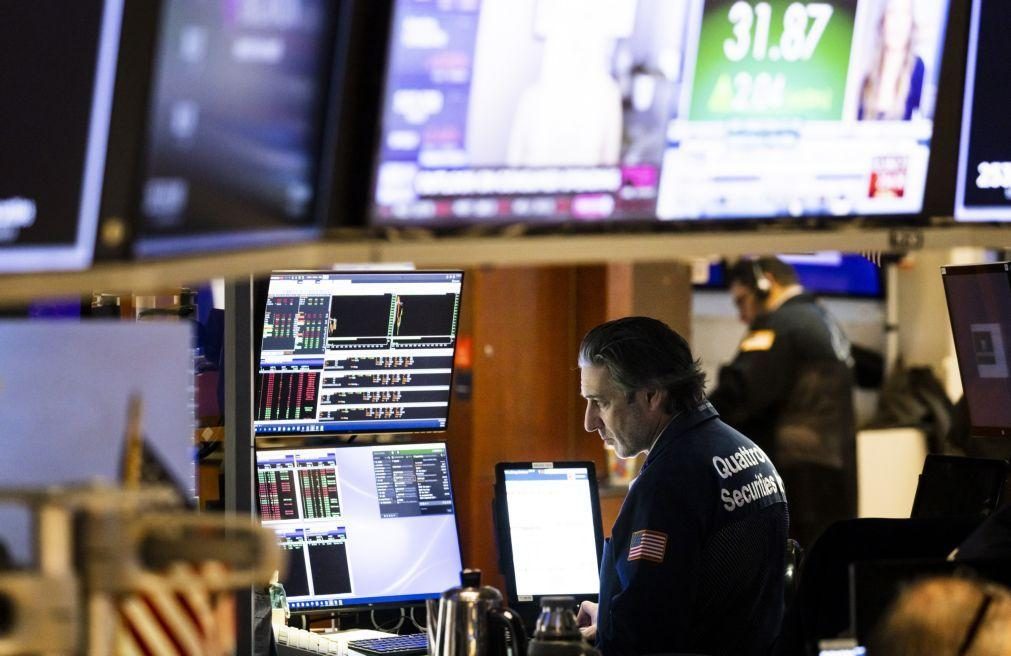 Wall Street segue no 'vermelho' pendente da Ucrânia