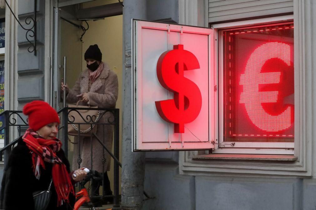 Rublo perde 86% do seu valor desde início da invasão da Ucrânia