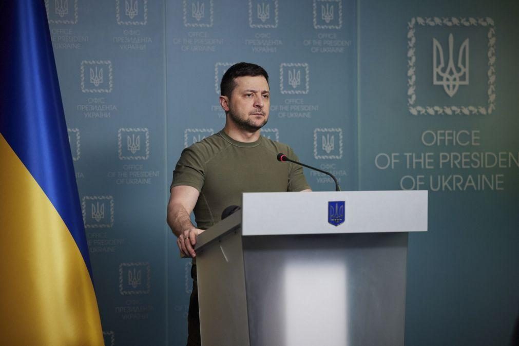 Ucrânia: Zelensky diz ter moderado posição sobre entrada para a NATO