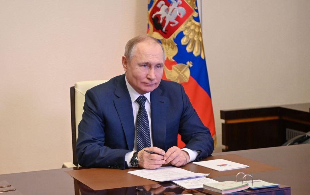 Ucrânia: Putin assina decreto para proibir exportações de produtos e matérias-primas