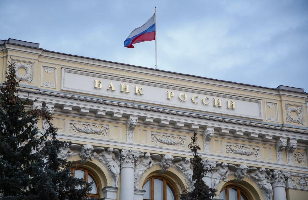 Ucrânia: Banco central russo suspende venda de moeda estrangeira até 9 setembro