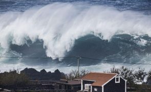 Autoridade marítima alerta para ondas que podem chegar aos oito metros nos Açores