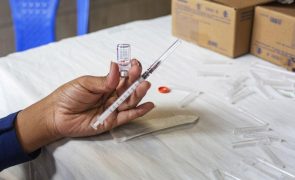 Covid-19: Infarmed registou 22.927 reações adversas às vacinas