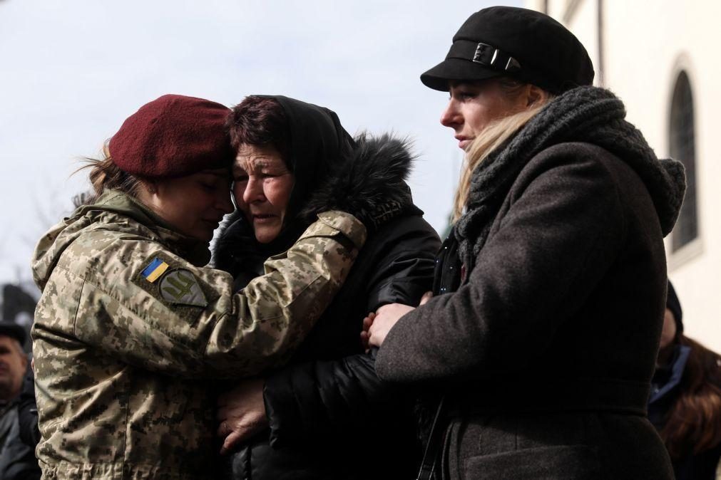 Ucrânia: Dez mortos e 16 feridos em 18 ataques contra pessoal e instalações de saúde
