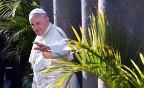 Covid-19: Papa Francisco dispensa bispo porto-riquenho devido a posição anti-vacinas