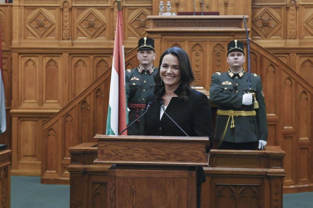 Parlamento húngaro elege pela primeira vez uma mulher para Presidente do país