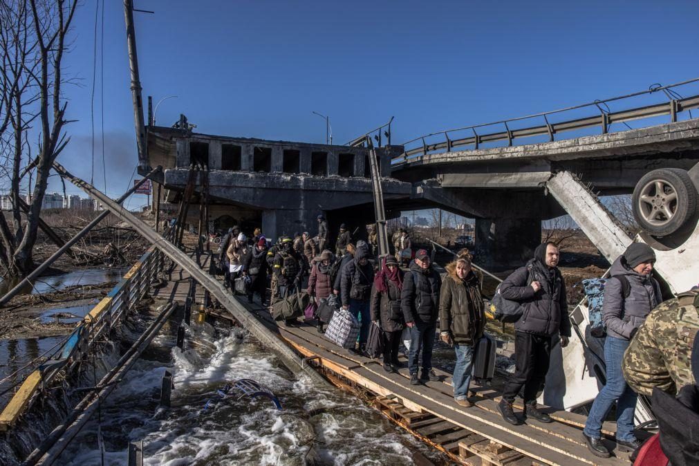Ucrânia: Ataque russo a caravana humanitária faz 7 mortos perto de Kiev