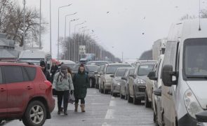 Ucrânia: Mais de 4,8 milhões de pessoas fugiram, 2,8 milhões para fora do país