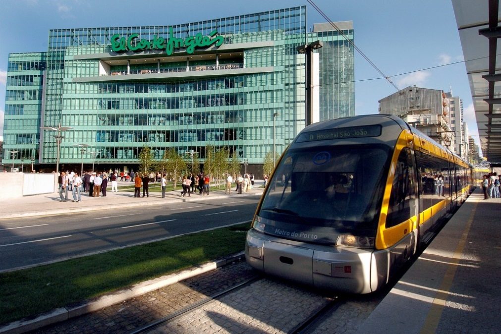 Levam milhares do El Corte Inglés em assalto