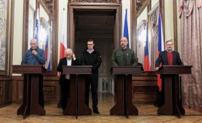 Ucrânia: Chefes de governo europeus que visitaram Kiev regressaram à Polónia