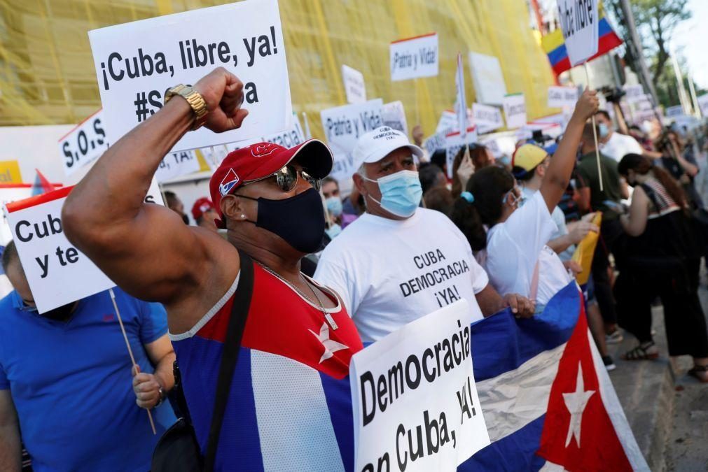 Cuba condena 128 manifestantes a penas de 6 a 30 anos de prisão