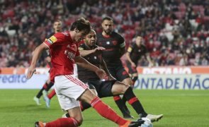Benfica renova contrato com médio Paulo Bernardo até 2027