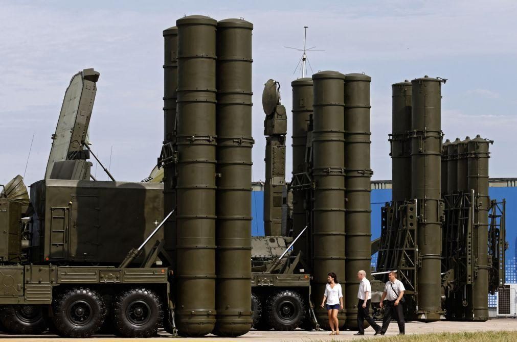 Ucrânia: Eslováquia estabelece condições para ceder mísseis antiaéreos S-300 a Kiev