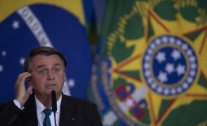 Bolsonaro anuncia programa social de 27 mil milhões de euros em ano eleitoral