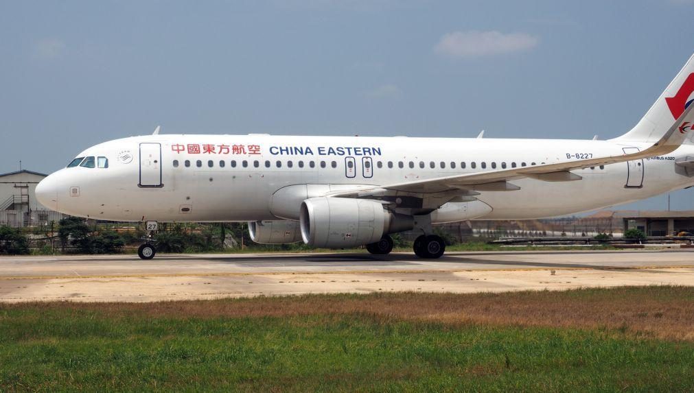 Avião com 133 pessoas a bordo cai no sudoeste da China
