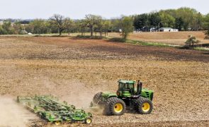 Ucrânia: Bruxelas com 500 ME para agricultores europeus e admite ajudas estatais