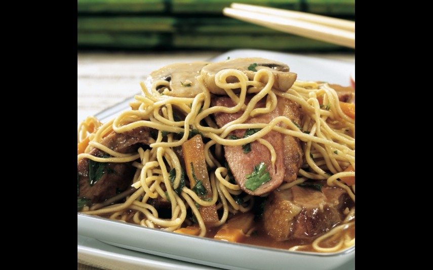 Cozinhar no Wok: aprenda a fazer pato com noodles!