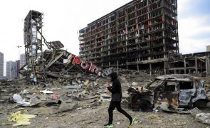 Ucrânia: Centro Comercial de Kiev atingido é ponto de atração turística
