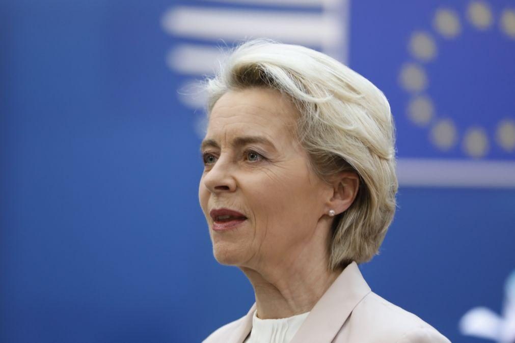 Ucrânia: Von der Leyen e Biden querem impedir Rússia de pagar guerra com reservas de ouro