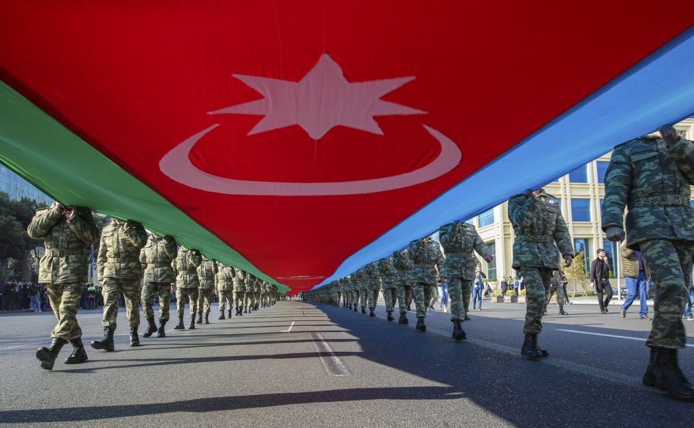 Nagorno-Karabakh decreta lei marcial e Rússia acusa Baku de violar cessar-fogo