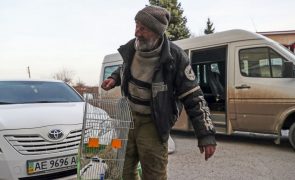 A história do mineiro que viveu um mês numa cave na Ucrânia com medo do “inferno” das explosões