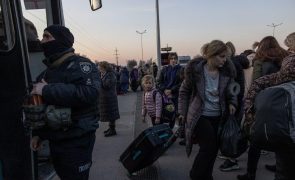 Ucrânia: Anunciados três corredores humanitários para retirada civis de Mariupol