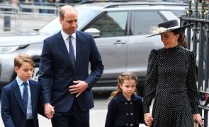 Filhos de William e Kate roubam atenções na homenagem ao príncipe Filipe