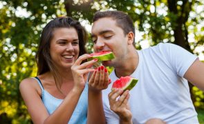 Descubra se comer muita fruta diariamente é mau para a saúde