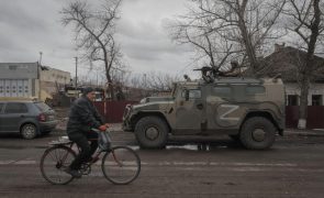 Ucrânia: Separatistas reclamam controlo de grande parte do leste ucraniano