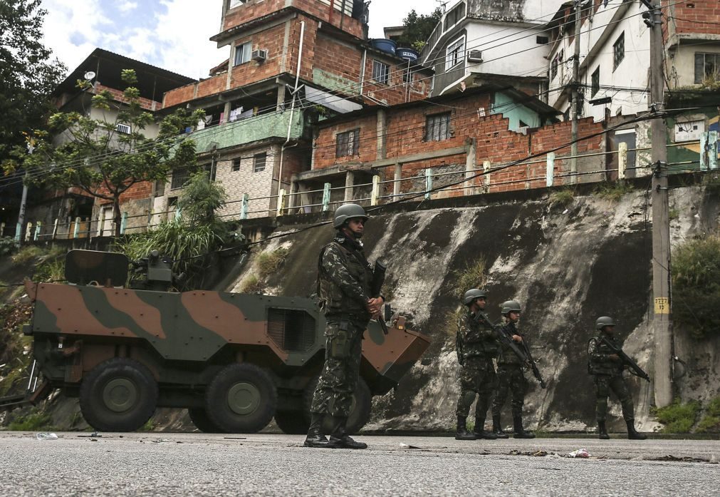 Nova operação do exército brasileiro em favelas nos arredores do Rio de Janeiro