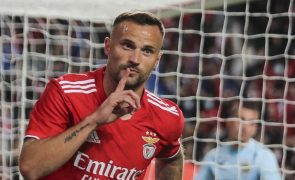 Haris Seferovic regressa aos convocados do Benfica dois meses e meio depois