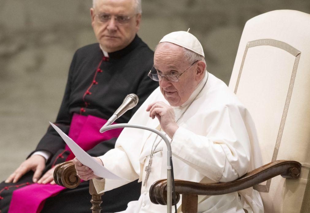 Papa pede perdão por abusos 