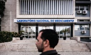 Laboratório Nacional pode colmatar falhas de medicamentos no mercado, mas só a pedido